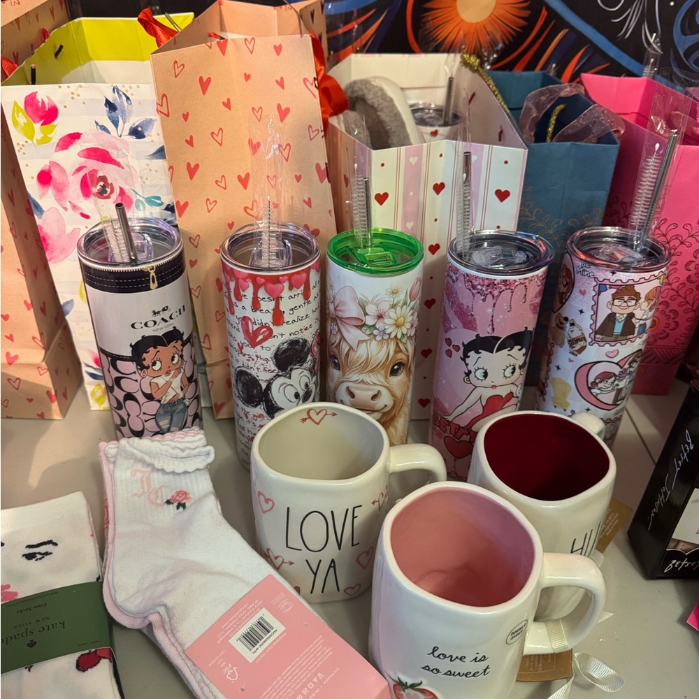 LIVE NO THEME SHARE SHOW Tuesdays at  4:00 PM CST! 😁👜🧦🧸👚🕯️💍👄🌻😊👜🧦💕🎁🥂💄💋 - Picture 7 of 14